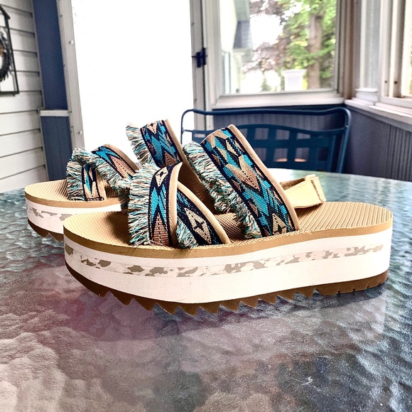 "Teva" southwest platform sandal. 8, EUC - Picture 2 of 14
